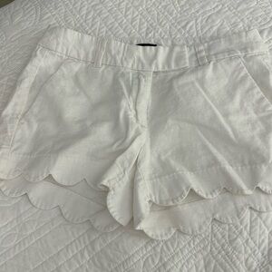 JCrew White size 2 shorts with scallop hem